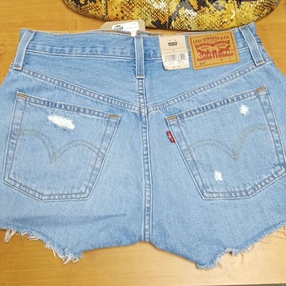 Levi's Original Red Tab Women's 501 Original High-Rise Jean Shorts - Picture 11 of 11